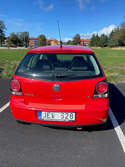 Volkswagen Polo 2 of 7