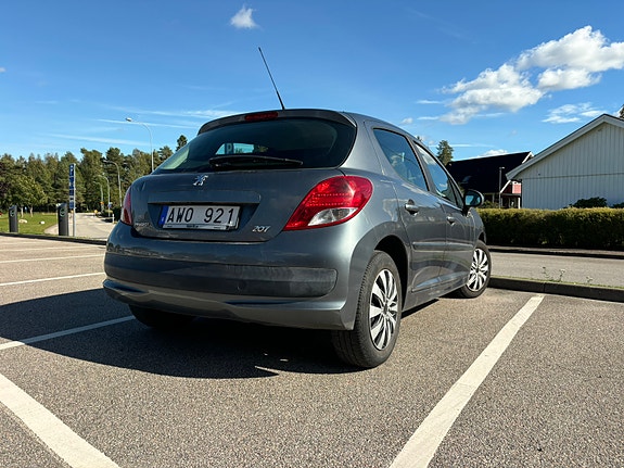Peugeot 207 2 of 6