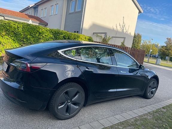 Tesla Model 3 2 of 6