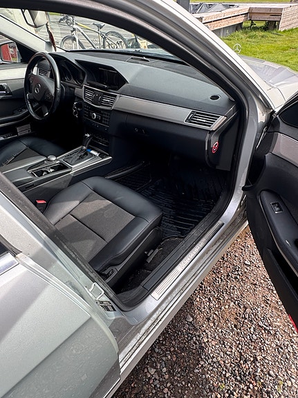 Mercedes-Benz E220 7 of 8