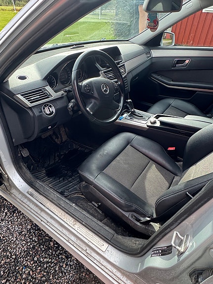 Mercedes-Benz E220 6 of 8