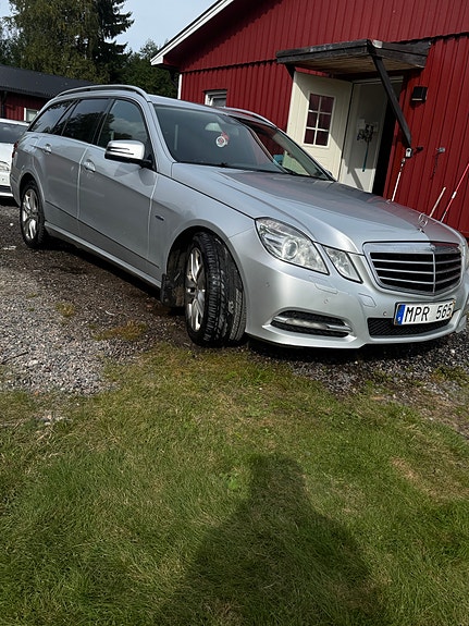 Mercedes-Benz E220 3 of 8