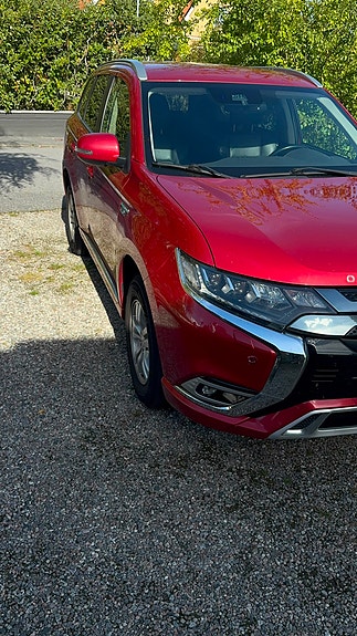 Mitsubishi Outlander 2 of 3