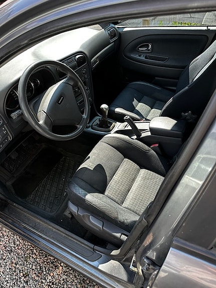 Volvo V40 3 of 8