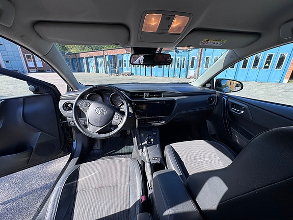 Toyota Auris 5 of 6