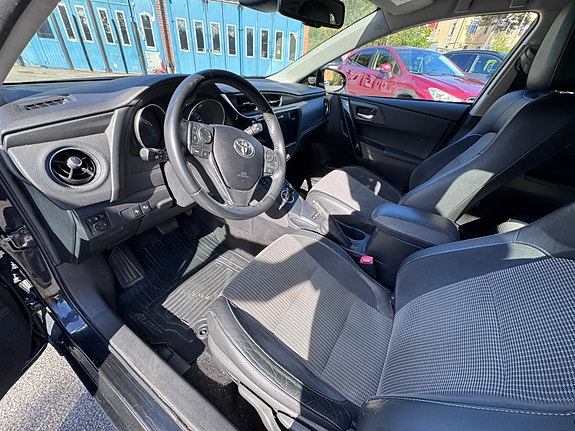Toyota Auris 6 of 6