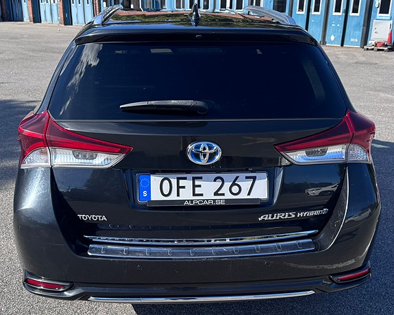 Toyota Auris 3 of 6
