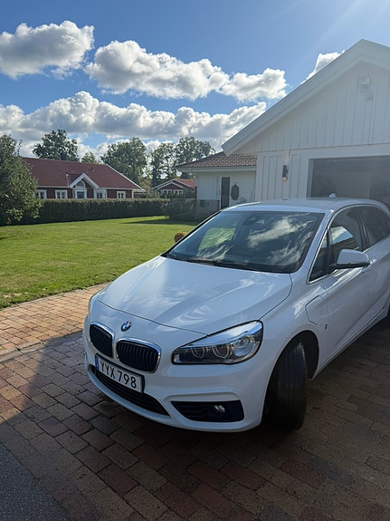 BMW 225xe 3 of 17