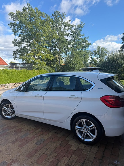 BMW 225xe 5 of 17
