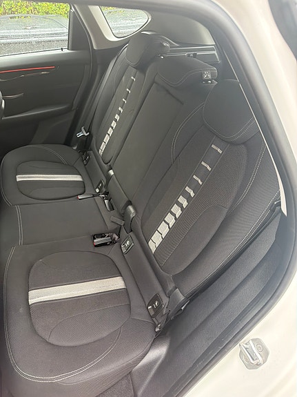 BMW 225xe 14 of 17