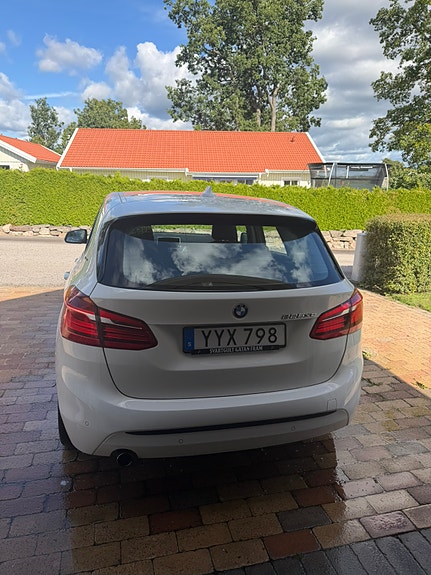 BMW 225xe 8 of 17