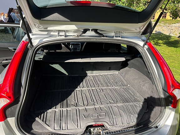 Volvo V60 4 of 8