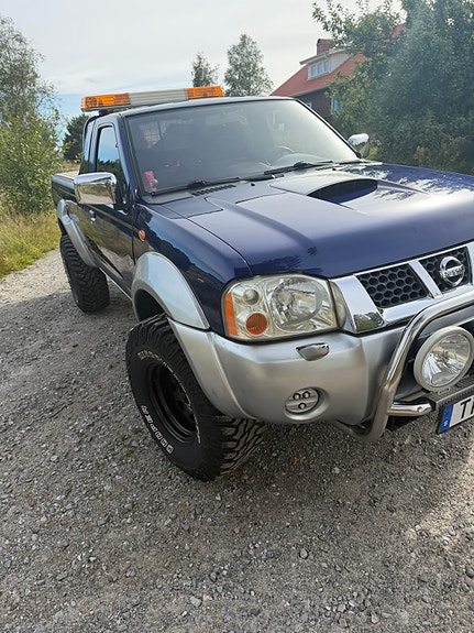 Nissan King Cab 2 of 9