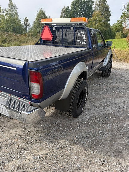 Nissan King Cab 3 of 9