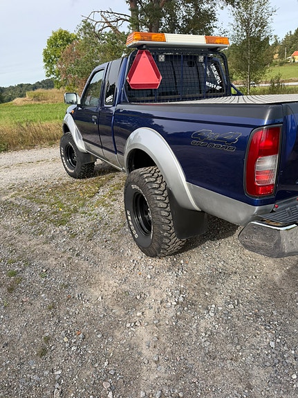 Nissan King Cab 4 of 9