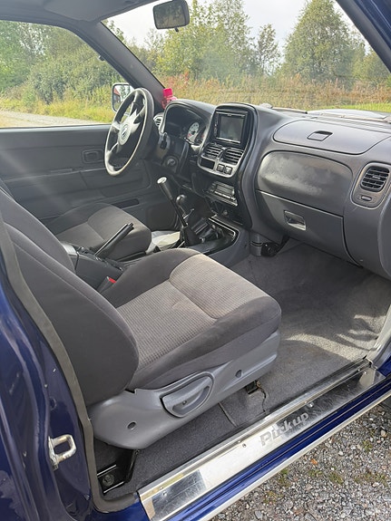 Nissan King Cab 8 of 9