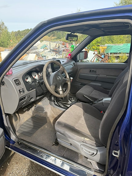 Nissan King Cab 7 of 9