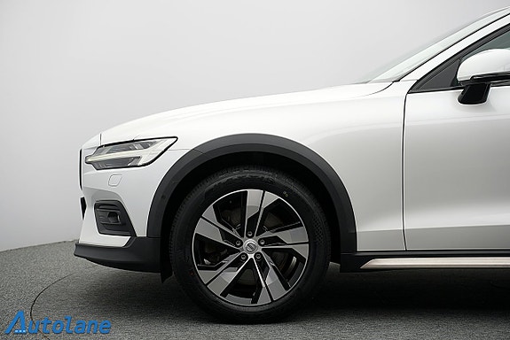 Volvo V60 Cross Country 12 of 30