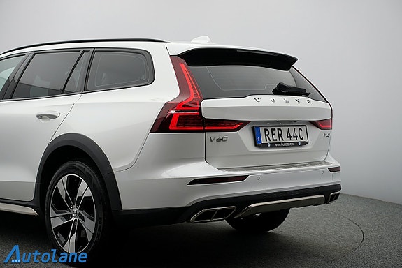 Volvo V60 Cross Country 14 of 30