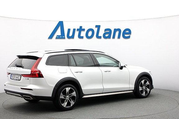 Volvo V60 Cross Country 8 of 30