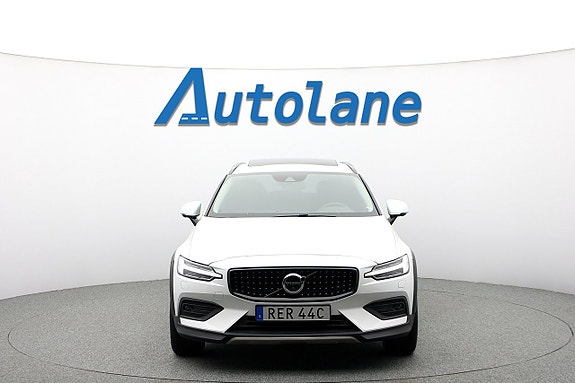 Volvo V60 Cross Country 3 of 30