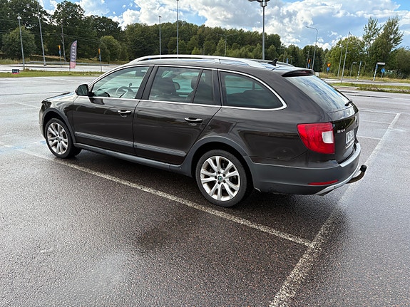 Skoda Superb 2 of 10
