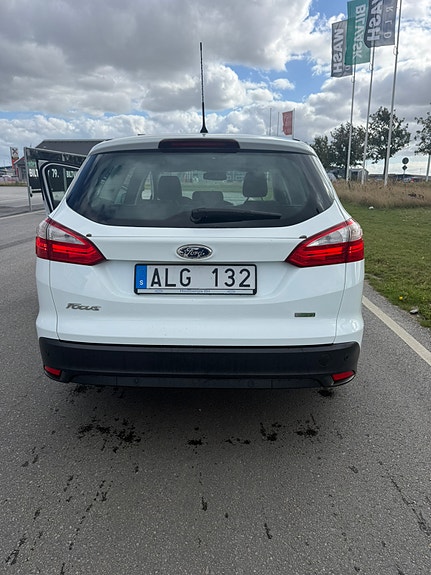 Ford Focus 2 of 4