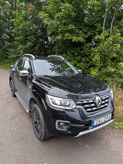 Renault Alaskan 5 of 16