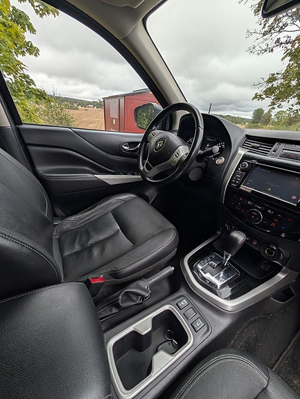 Renault Alaskan 10 of 16