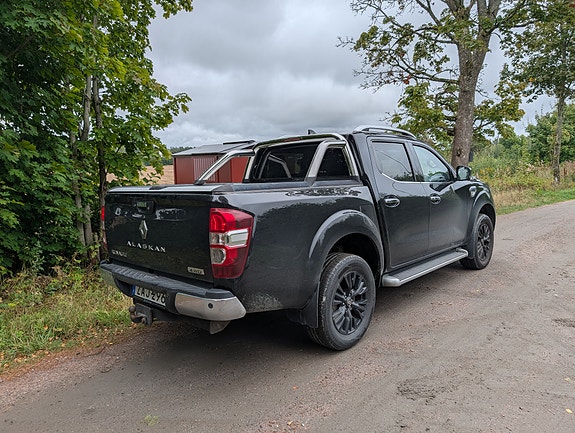 Renault Alaskan 3 of 16