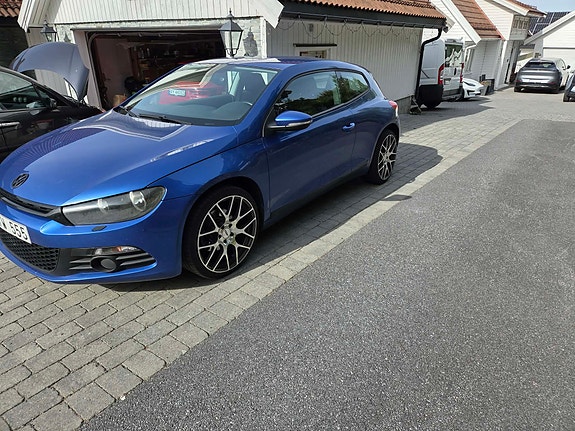 Volkswagen Scirocco 2 of 4