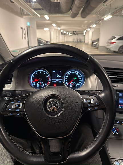 Volkswagen Golf VII 8 of 10
