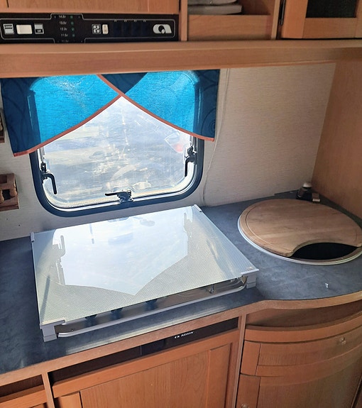 Adria Unica B 502 LH 5 of 7
