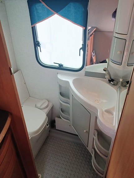 Adria Unica B 502 LH 7 of 7
