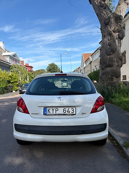 Peugeot 207 2 of 7