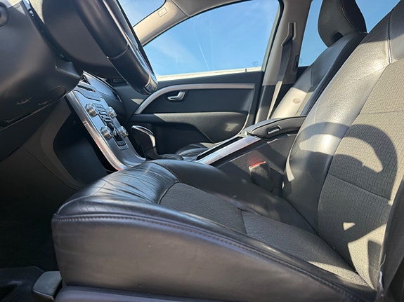 Volvo V70 12 of 23