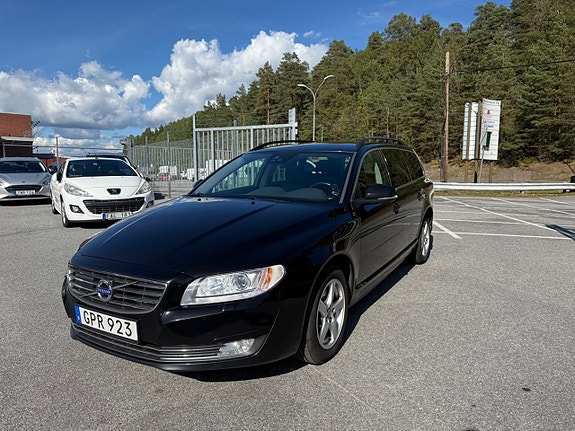 Volvo V70 2 of 23