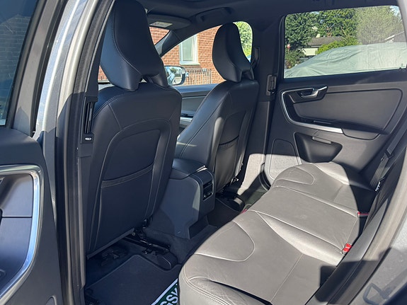 Volvo XC60 8 of 11