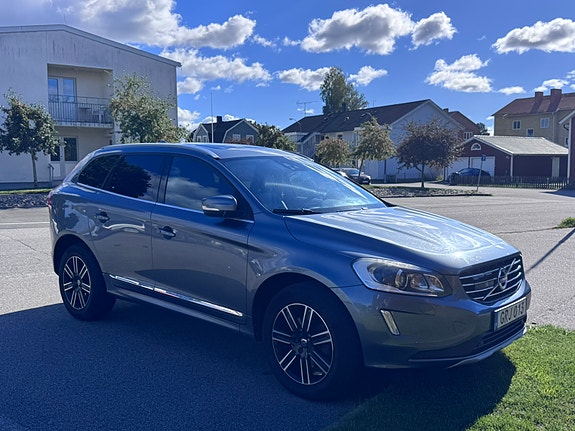Volvo XC60 2 of 11