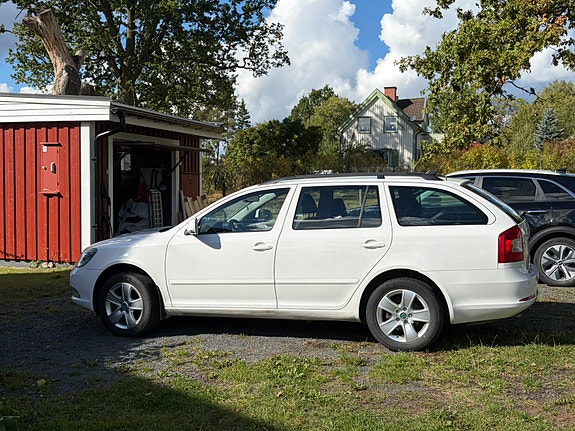 Skoda Octavia 3 of 10