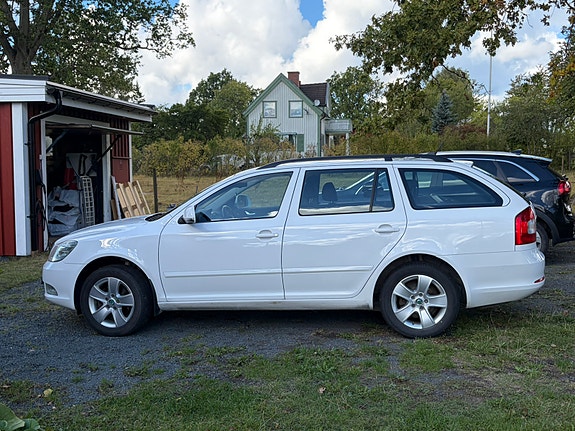 Skoda Octavia 2 of 10