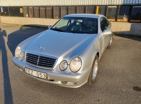Mercedes-Benz CLK320 4 of 10