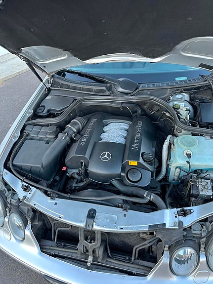 Mercedes-Benz CLK320 6 of 10