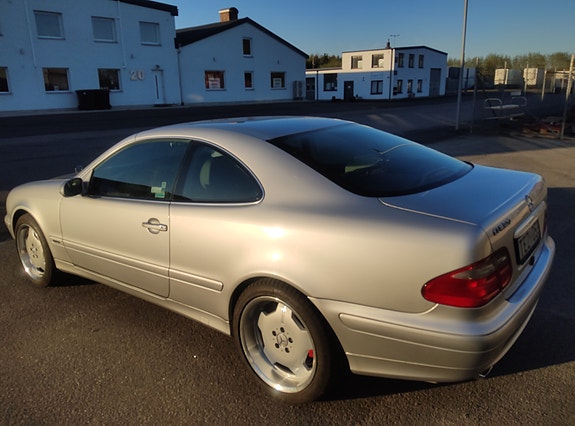 Mercedes-Benz CLK320 3 of 10