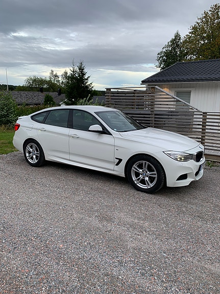 BMW 320d 2 of 7