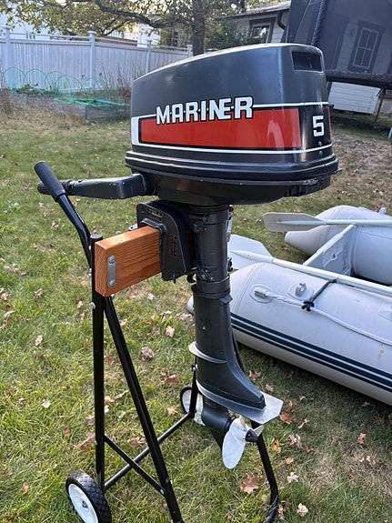 Gummijolle med 5hk Mariner motor 2 of 3