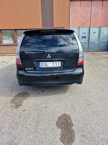 Mitsubishi Grandis 4 of 8