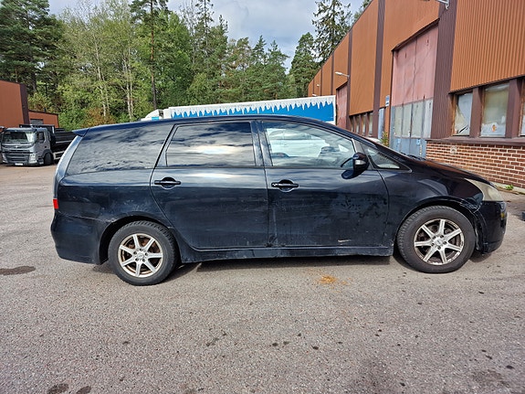 Mitsubishi Grandis 2 of 8