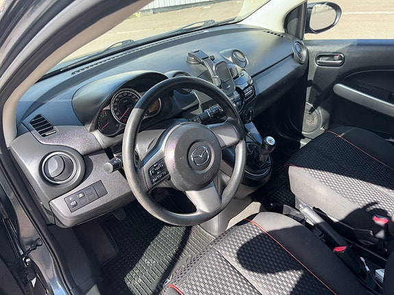 Mazda 2 5 of 10