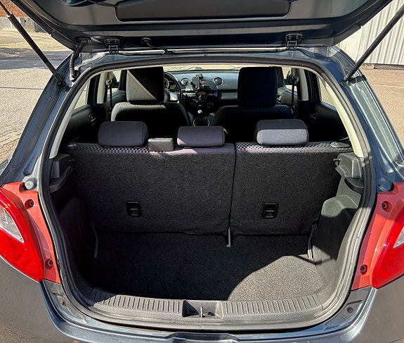 Mazda 2 4 of 10